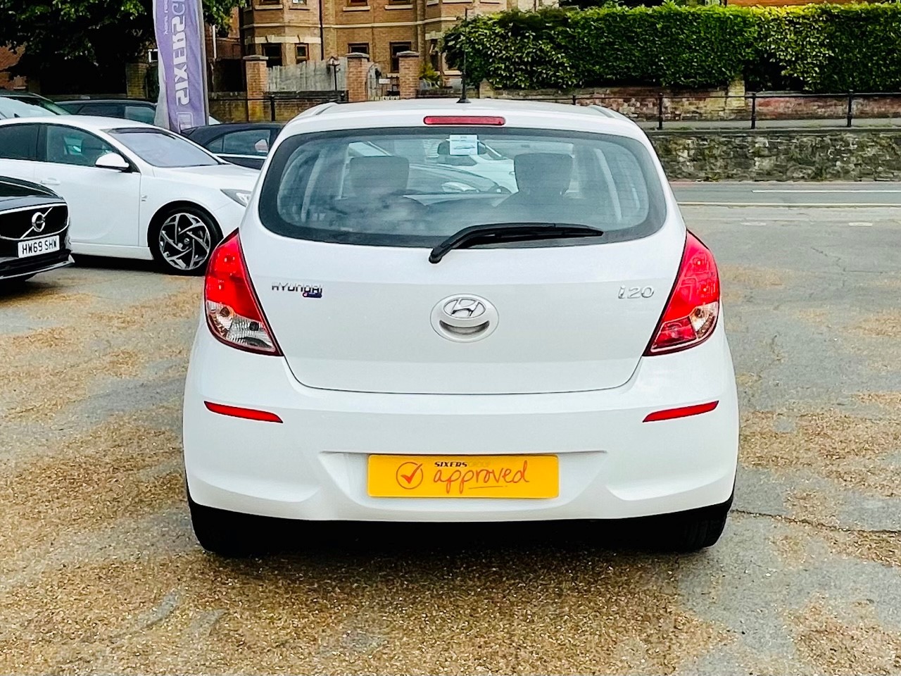 Car For Sale Hyundai i-20 - HW12LVL Sixers Group Image #3