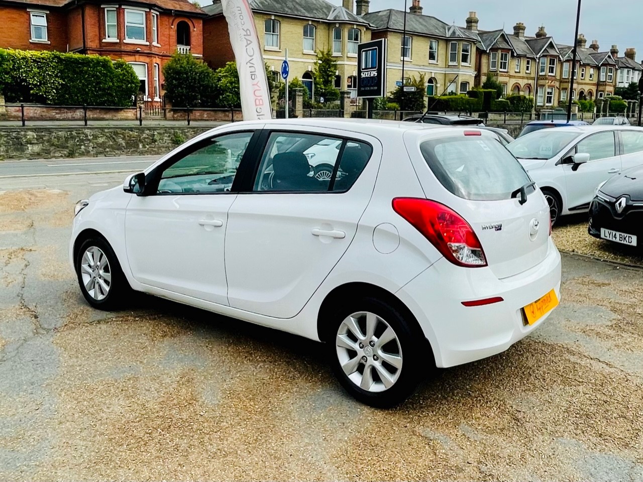 Car For Sale Hyundai i-20 - HW12LVL Sixers Group Image #4