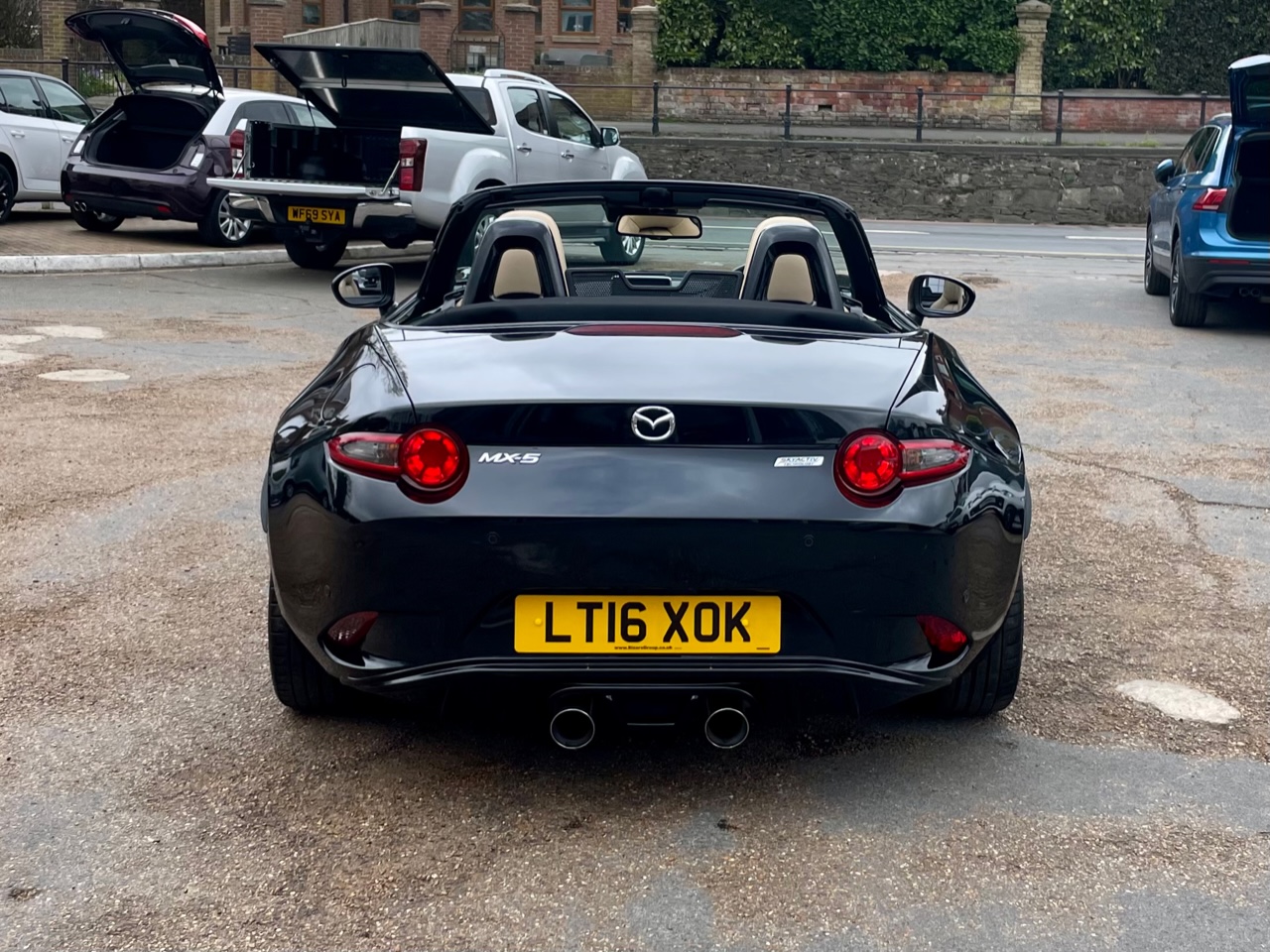 Car For Sale Mazda MX 5 - LT16XOK Sixers Group Image #3