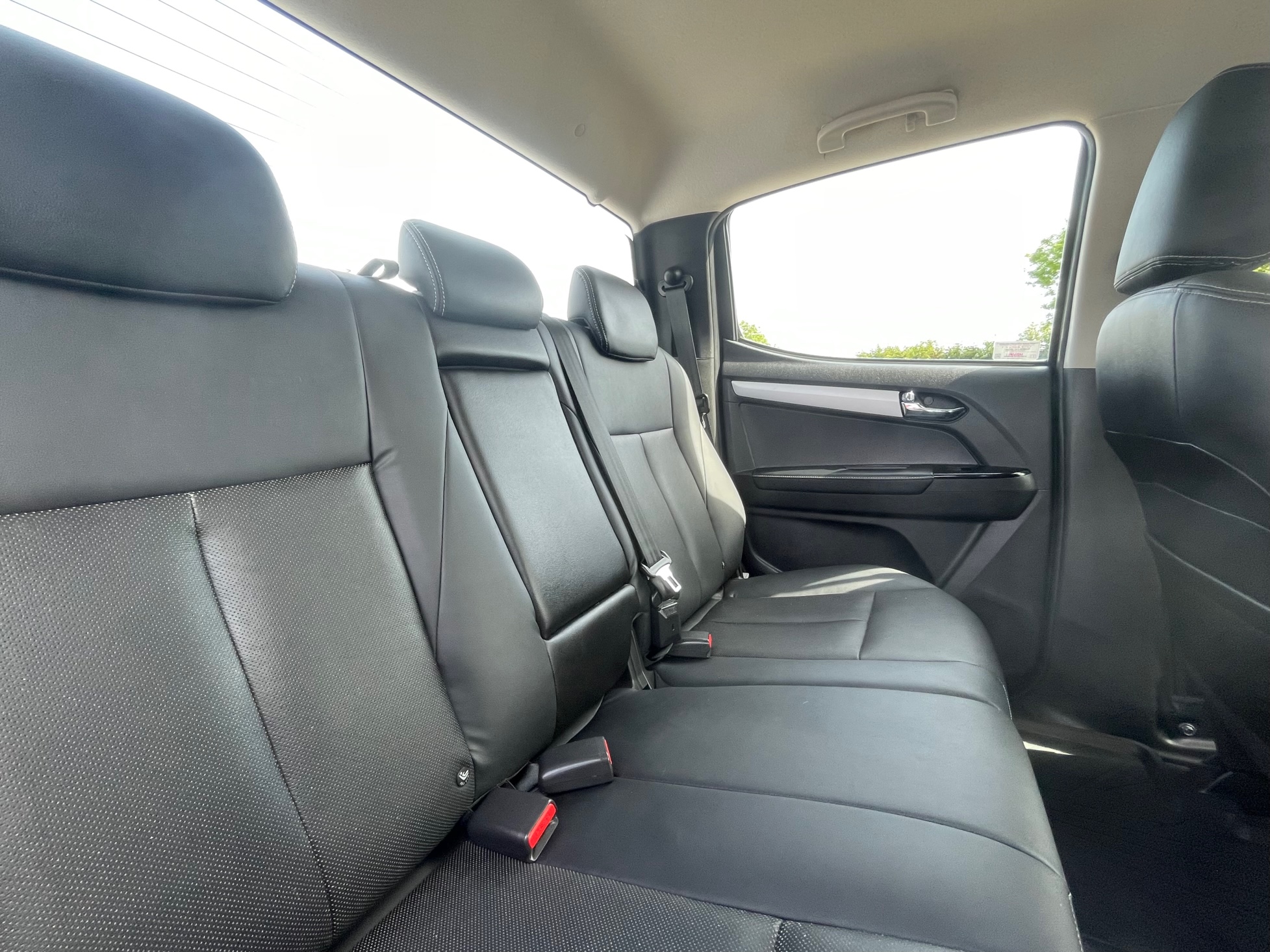 Car For Sale Isuzu D-MAX - WF69SYA Sixers Group Image #8