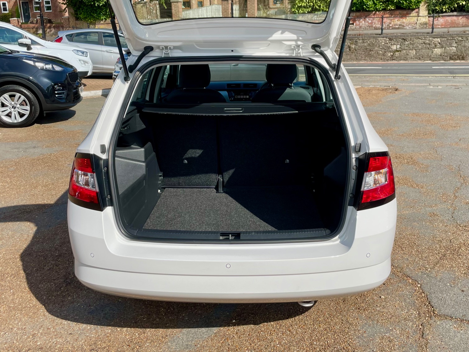 Car For Sale Skoda Fabia - HW67HNZ Sixers Group Image #9