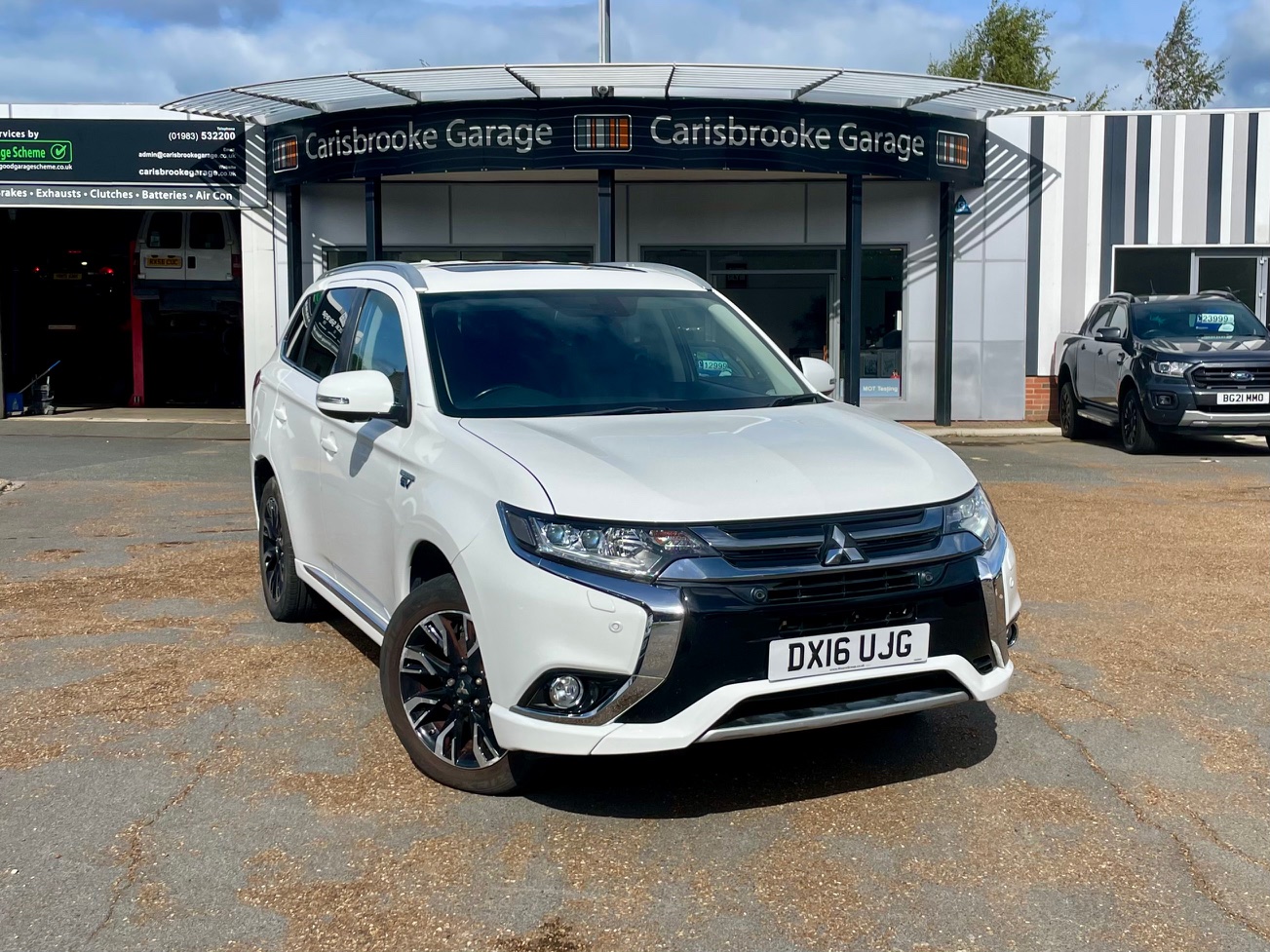 Car For Sale Mitsubishi Outlander - DX16UJG Sixers Group Image #0