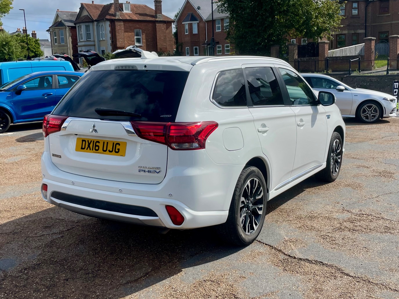 Car For Sale Mitsubishi Outlander - DX16UJG Sixers Group Image #2