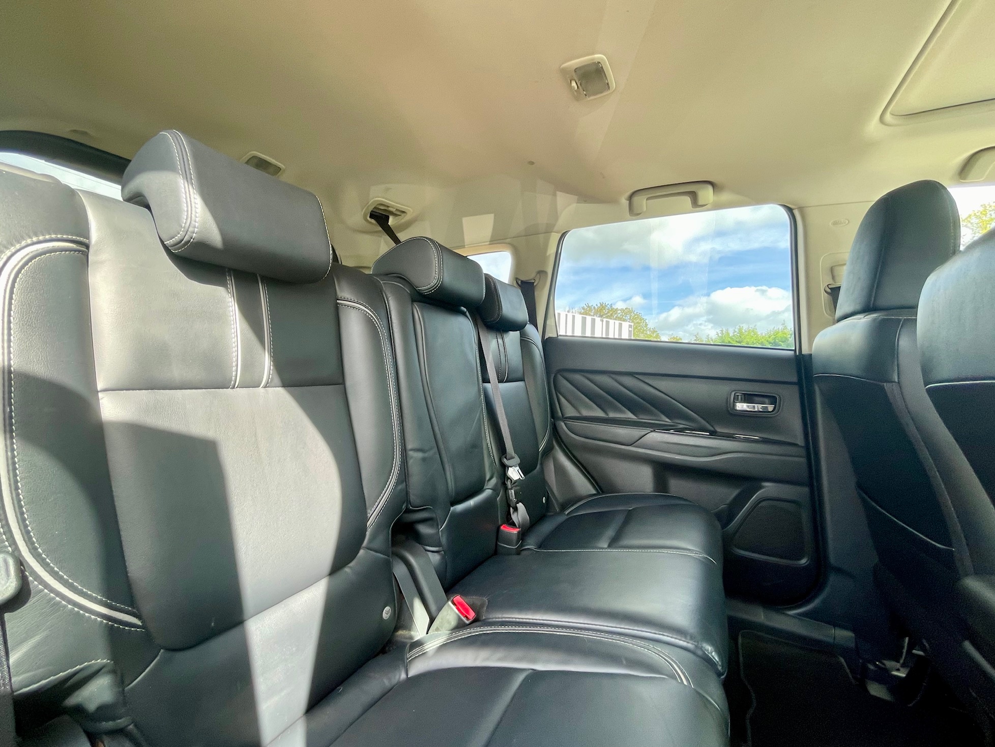 Car For Sale Mitsubishi Outlander - DX16UJG Sixers Group Image #8