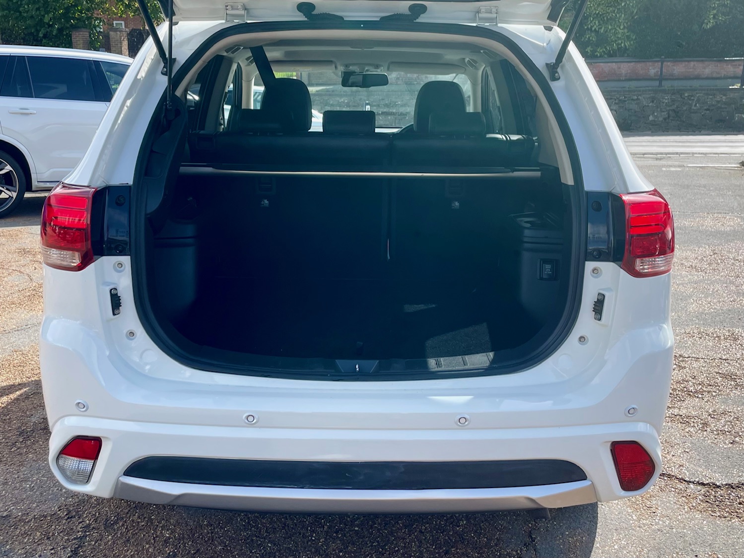 Car For Sale Mitsubishi Outlander - DX16UJG Sixers Group Image #9