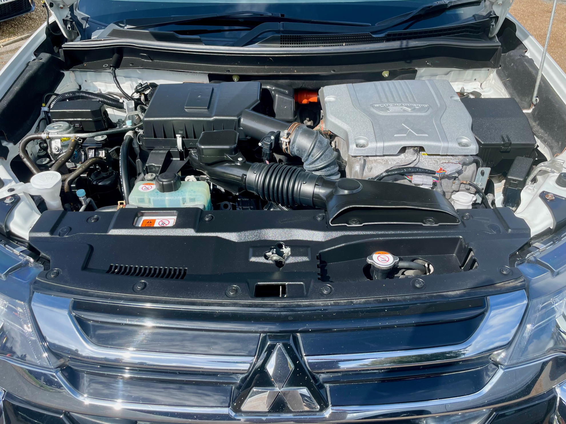 Car For Sale Mitsubishi Outlander - DX16UJG Sixers Group Image #10