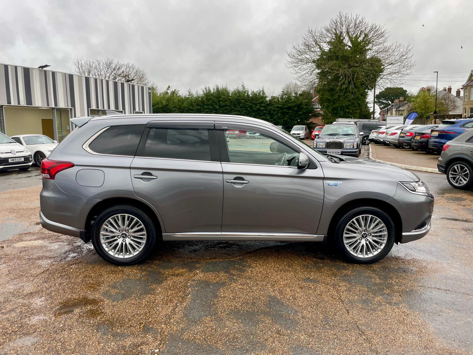 Car For Sale Mitsubishi Outlander - HW69FDZ Sixers Group Image #1