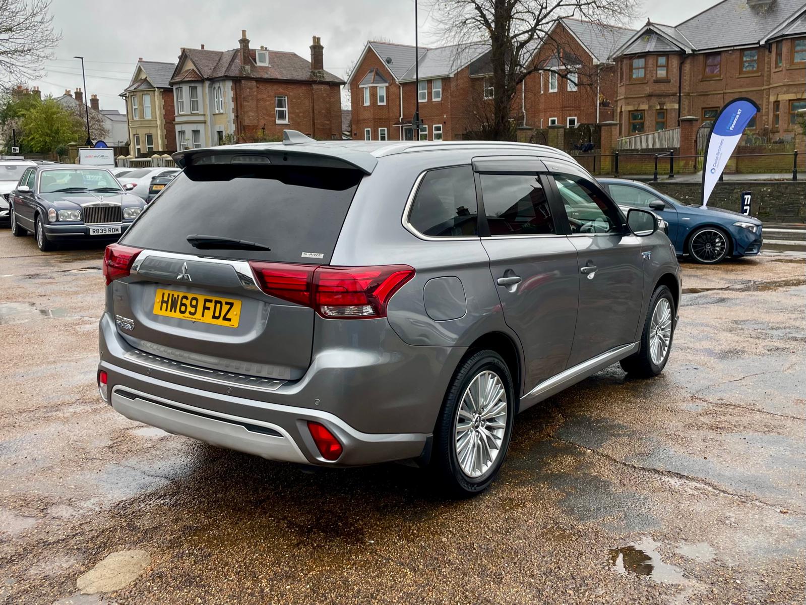 Car For Sale Mitsubishi Outlander - HW69FDZ Sixers Group Image #2